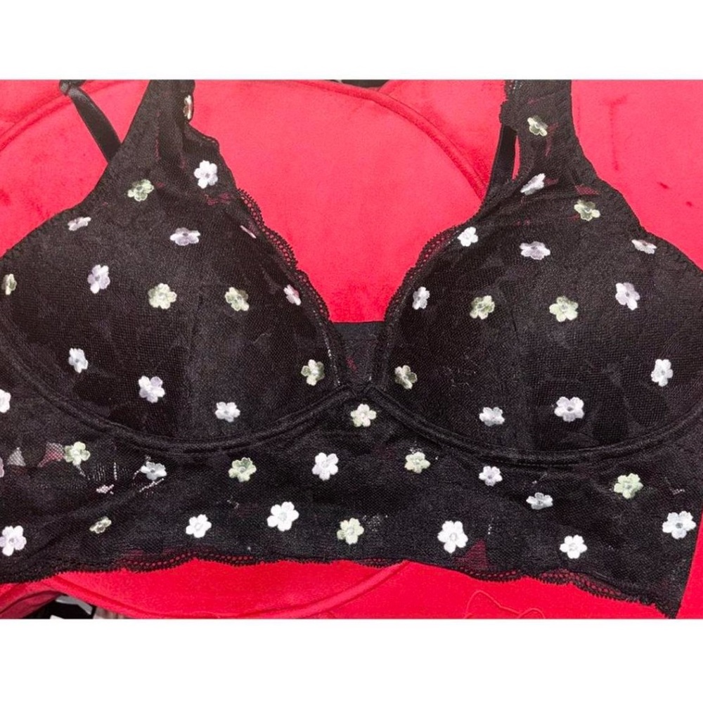 PINK Victoria's Secret Black Floral Lace Bralette